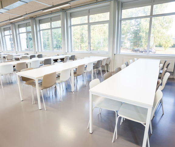 This image shows a commercial canteen with a brown epoxy floor.